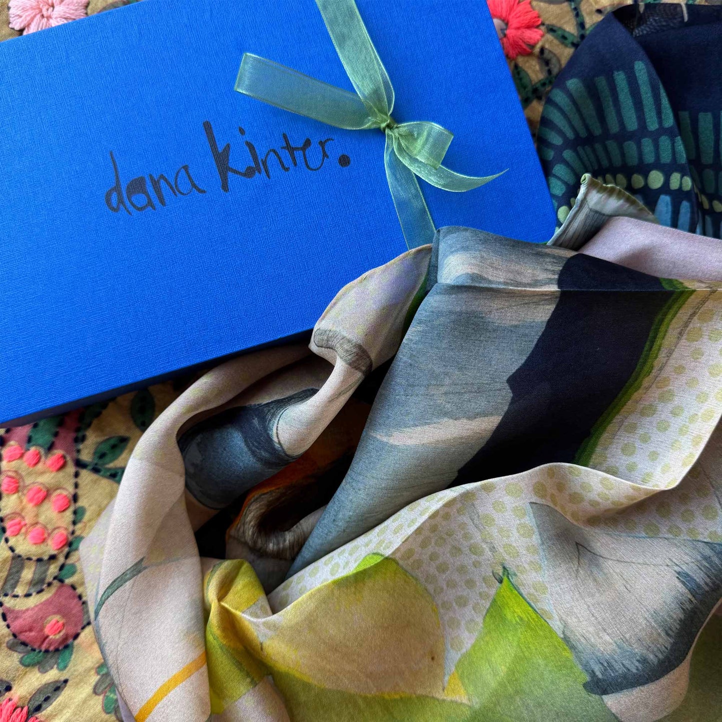 The Fluttering of Birds 🐦⬛ Cashmere Wool Scarf