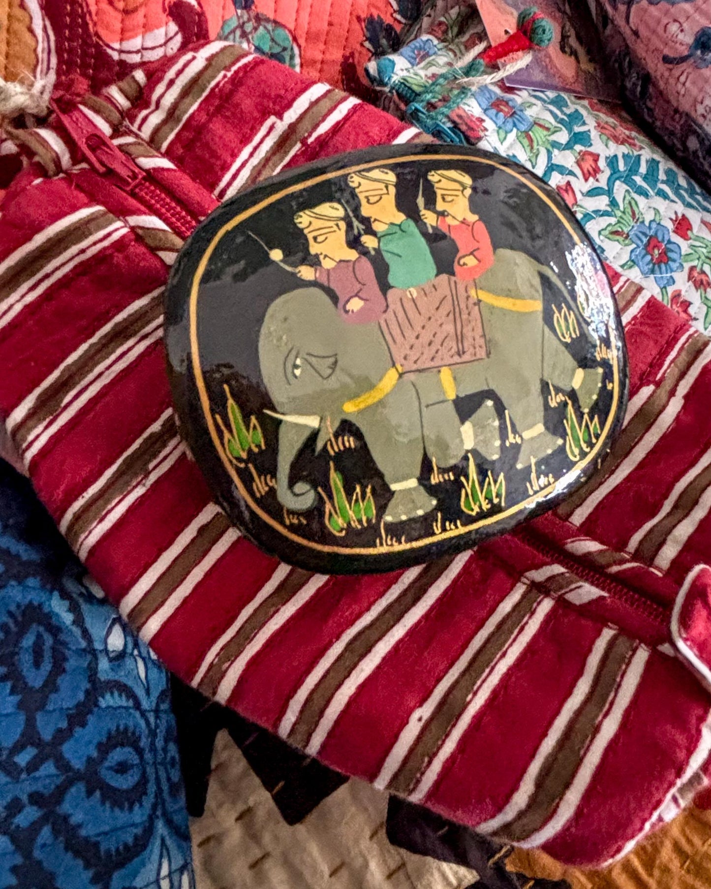🐘 elephant trinket laquered box