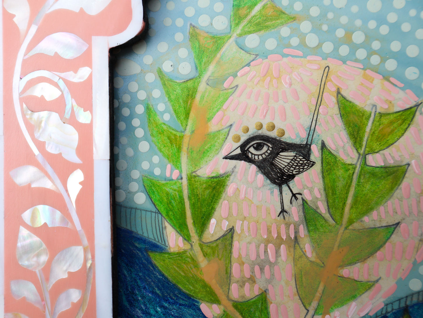 Little Blue Wren 🐚 with Banksia in pink shell frame - handmade in Udaipur