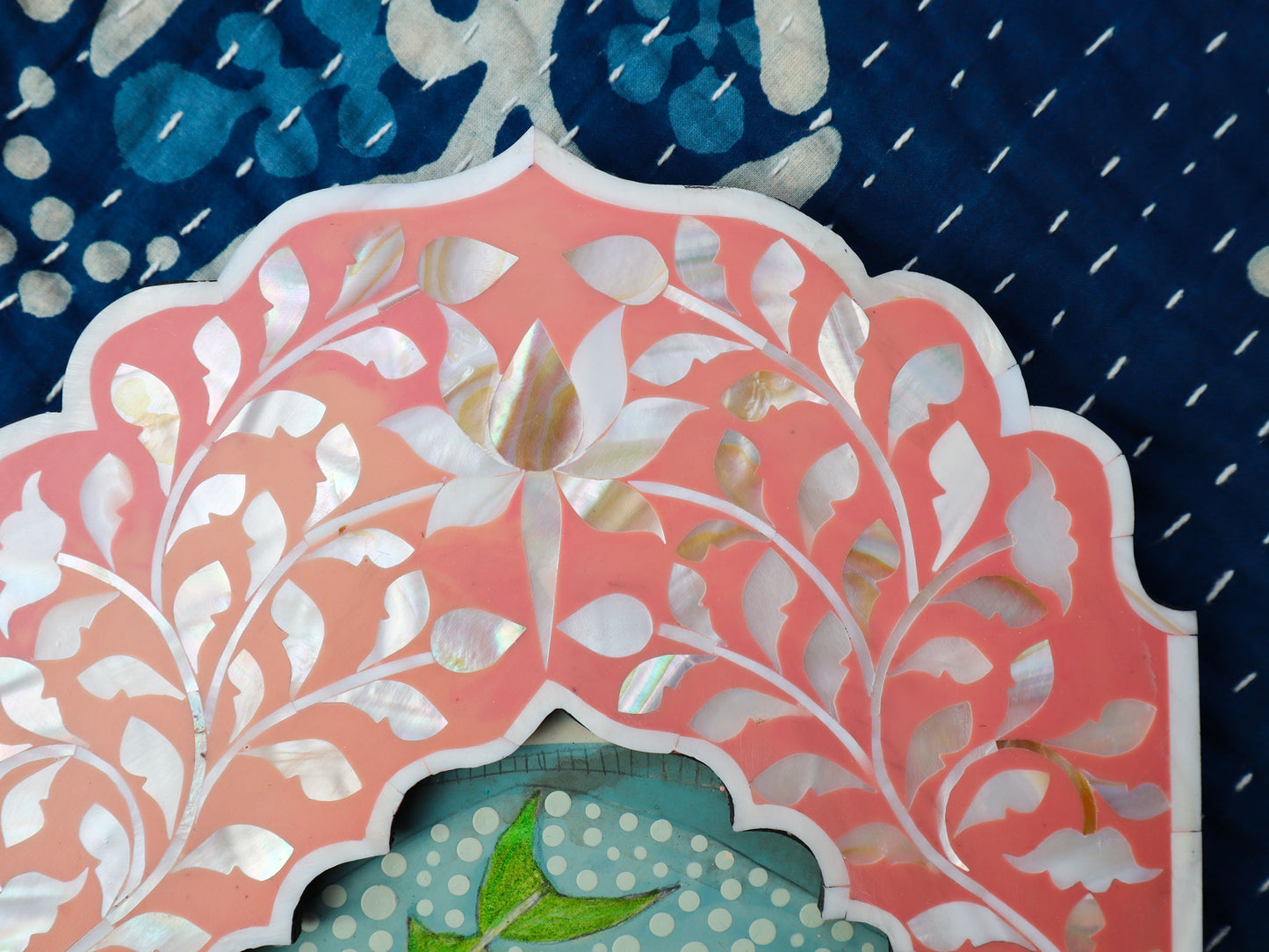 Little Blue Wren 🐚 with Banksia in pink shell frame - handmade in Udaipur